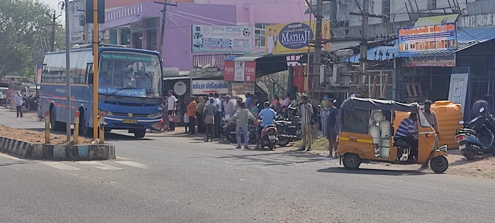 நிழற்குடை வேண்டும்