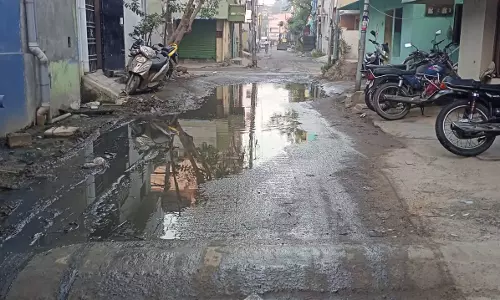 கழிவுநீர் தேங்கிய சாலை கழிவுநீர் தேங்கிய சாலை