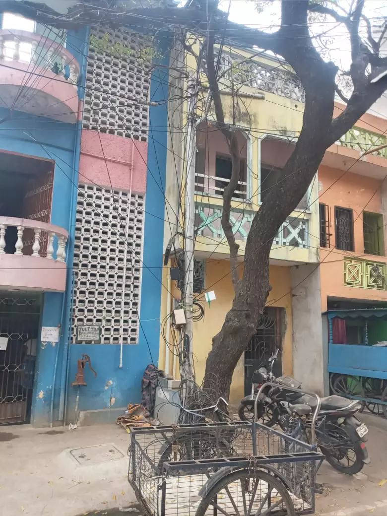 மின்விளக்கு இல்லாத மின்கம்பம் மின்விளக்கு இல்லாத மின்கம்பம்