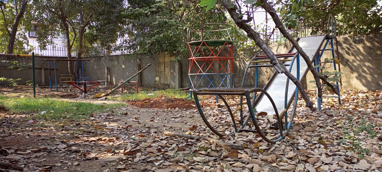 பராமரிப்பின்றி இருக்கும் பூங்கா பராமரிப்பின்றி இருக்கும் பூங்கா