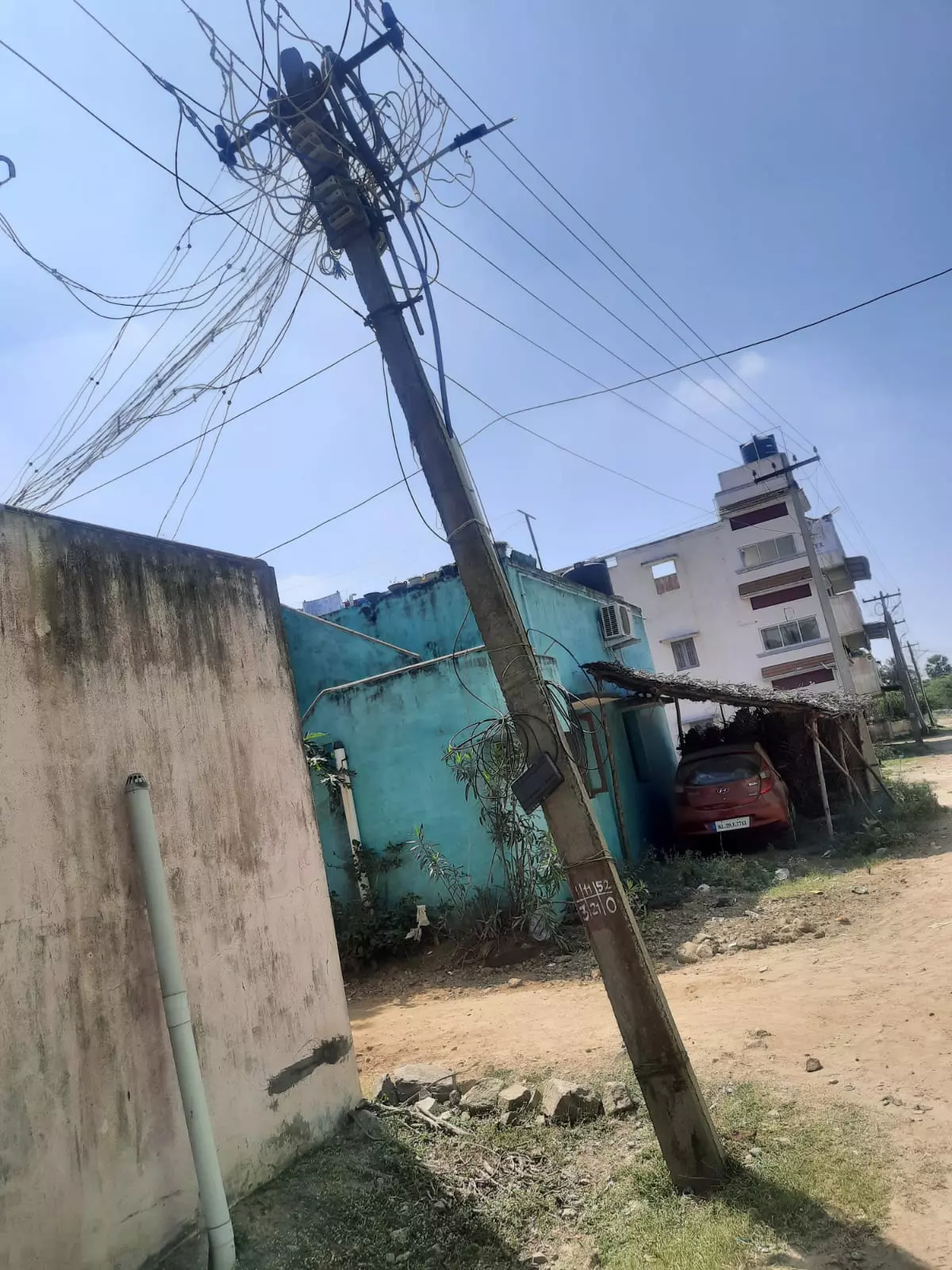 சாய்ந்த மின்கம்பங்கள் கவனிக்கப்படுமா?