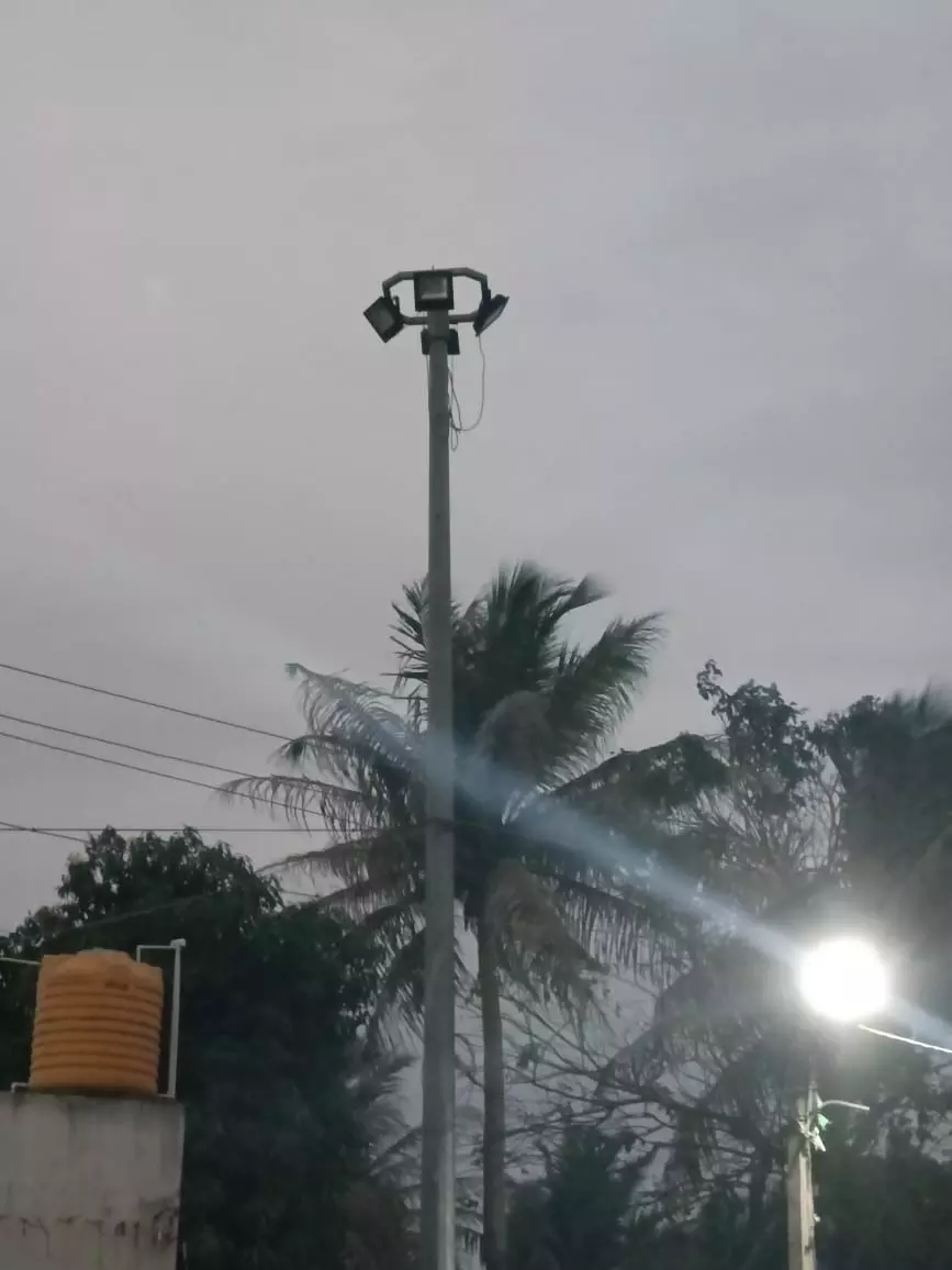 எரியாத தெரு விளக்கு எரியாத தெரு விளக்கு