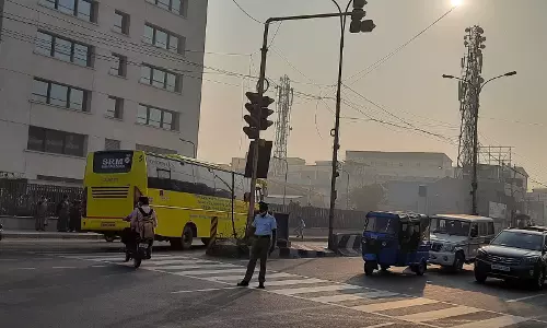 இயங்காத போக்குவரத்து சிக்னல்கள் இயங்காத போக்குவரத்து சிக்னல்கள்