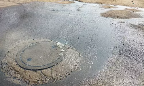 நிரம்பிய கழிவுநீர் தொட்டி