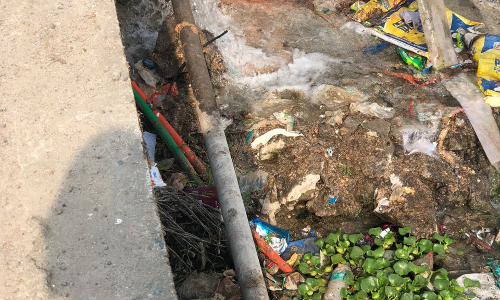 உடைந்த குடிநீர் குழாய்