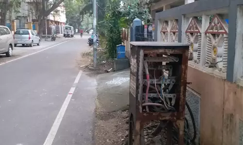 ஆபத்தான மின் இணைப்பு பெட்டி