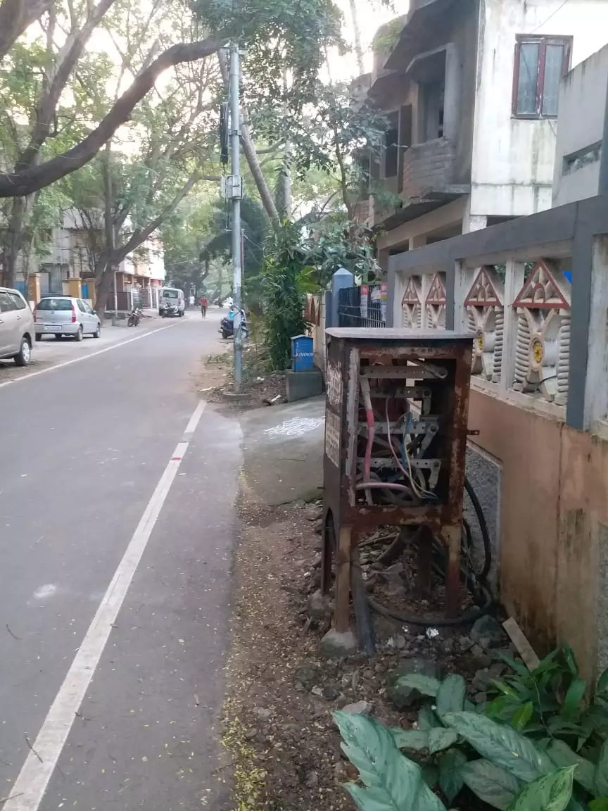 ஆபத்தான மின் இணைப்பு பெட்டி ஆபத்தான மின் இணைப்பு பெட்டி