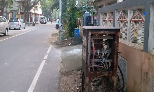 ஆபத்தான மின் இணைப்பு பெட்டி ஆபத்தான மின் இணைப்பு பெட்டி