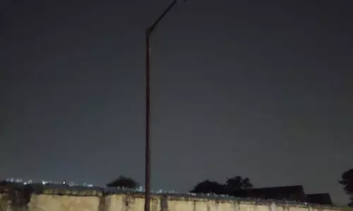 தெரு விளக்குகள் ஒளிர்வது எப்போது? தெரு விளக்குகள் ஒளிர்வது எப்போது?