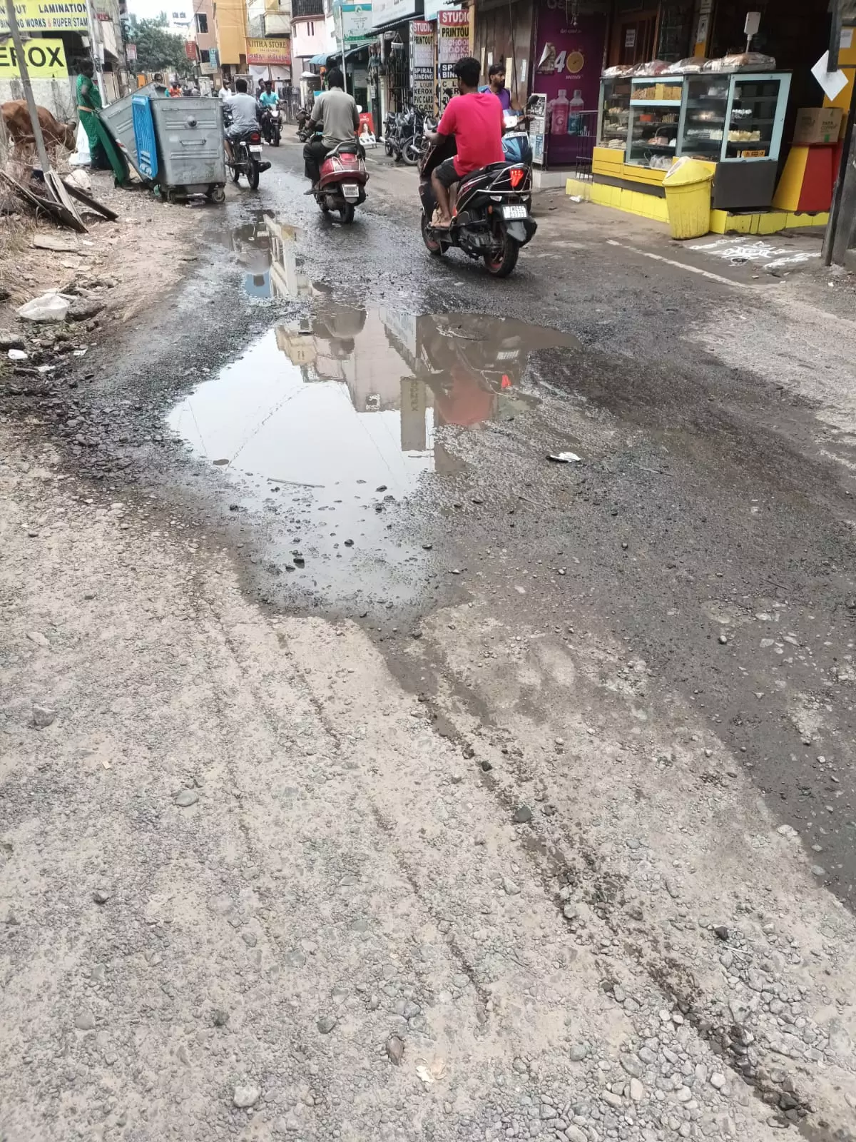 சாலையில் தேங்கும் கழிவுநீர் சாலையில் தேங்கும் கழிவுநீர்