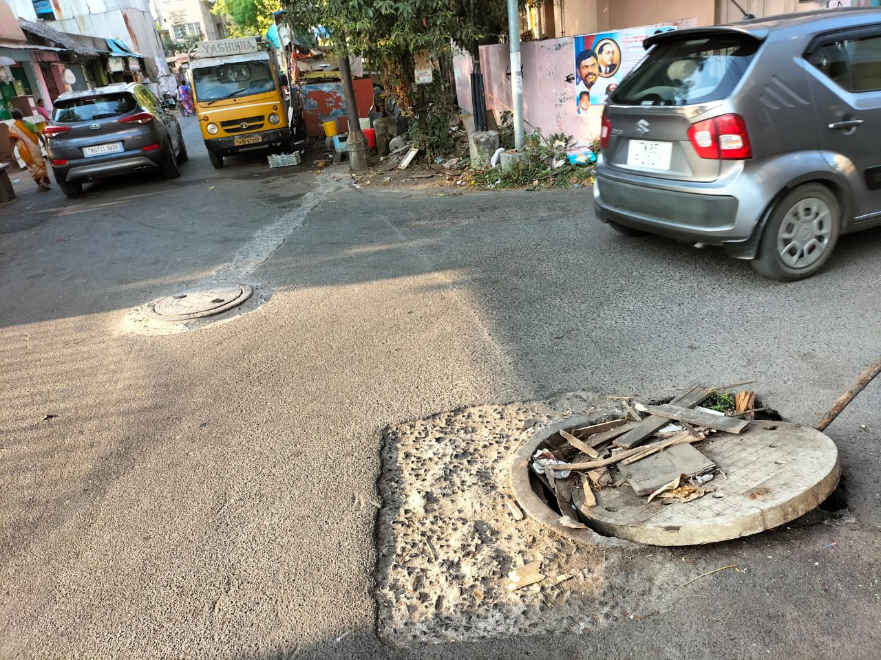 சேதமடைந்த மூடியால் விபரீதம்