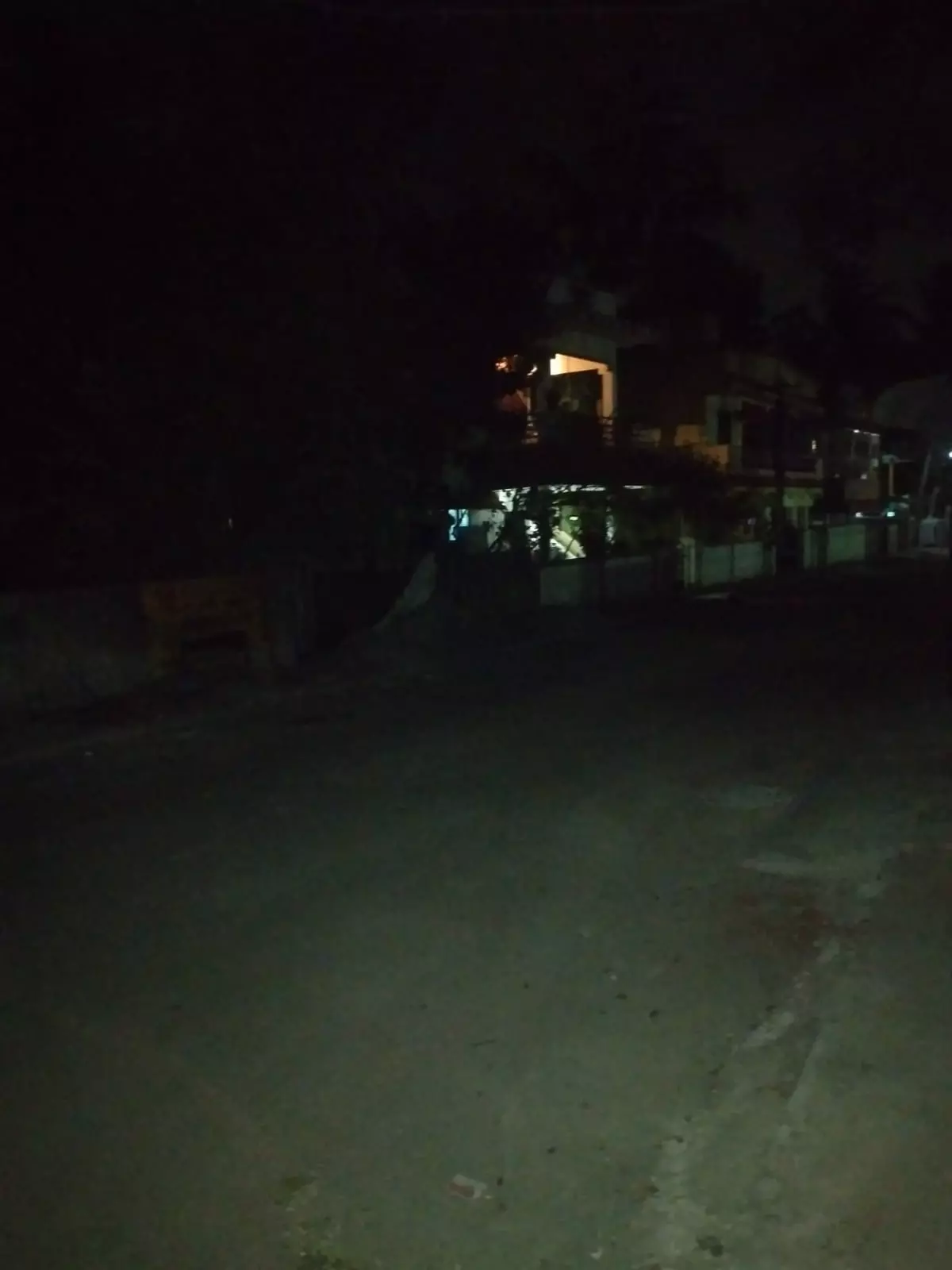 பொதுமக்களின் சிரமம் தீருவது எப்போது? பொதுமக்களின் சிரமம் தீருவது எப்போது?