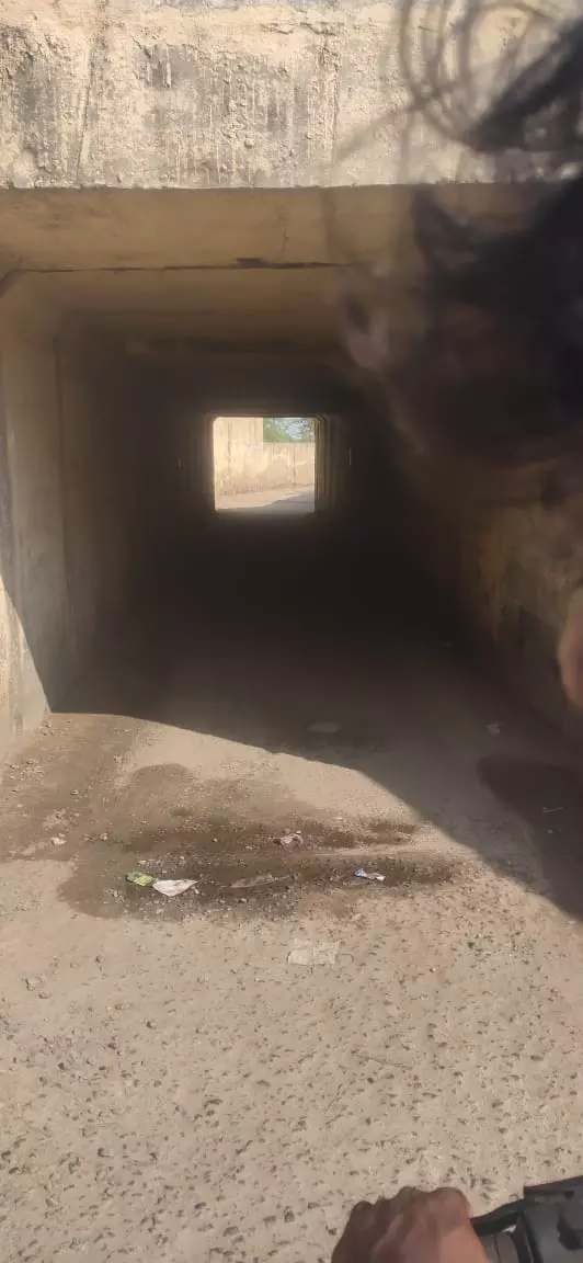 மின்விளக்கு இல்லா சுரங்கப்பாதையால் அச்சம்