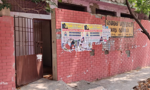 பயன்பாட்டில் இல்லாத பொதுக் கழிப்பிடம்