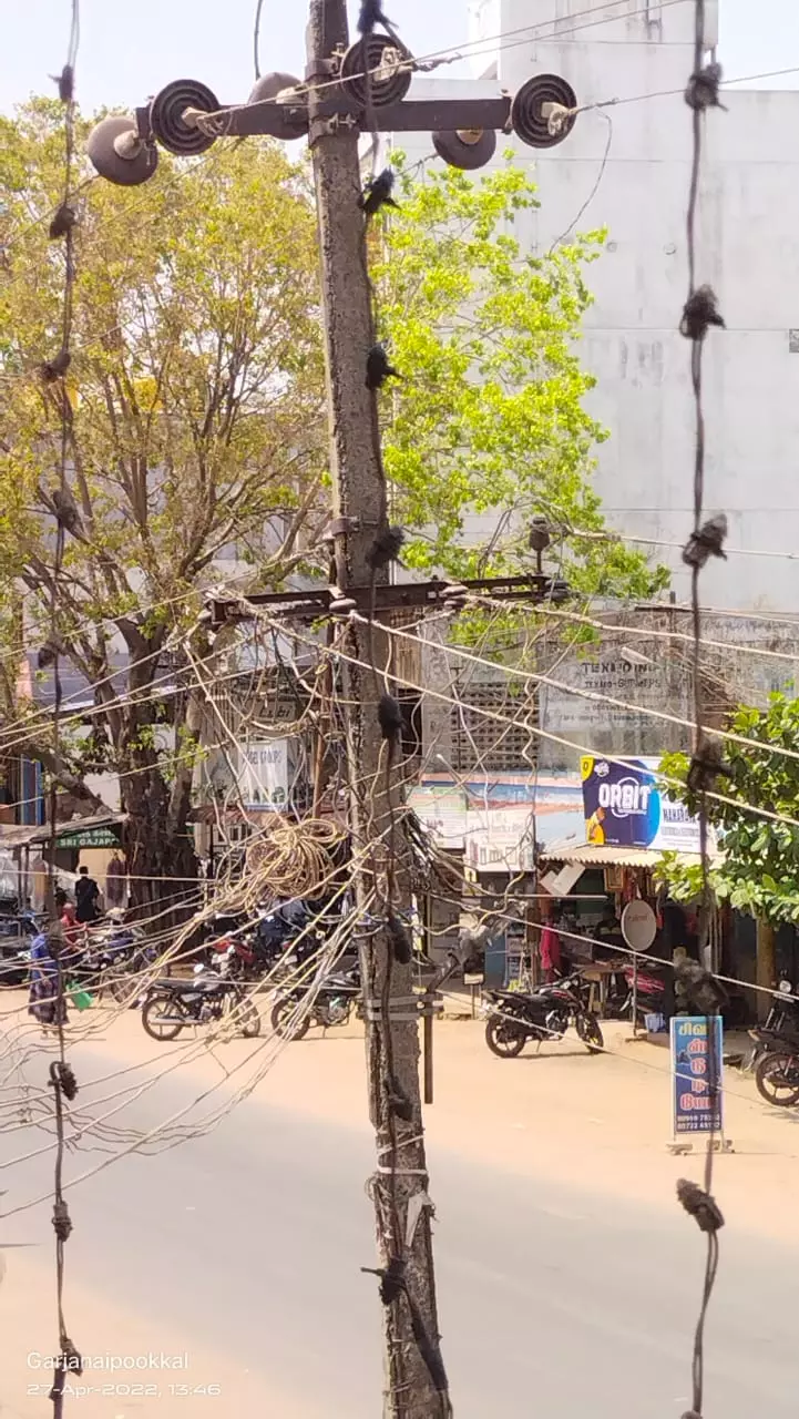 அபாயகரமான மின்கம்பம் அபாயகரமான மின்கம்பம்