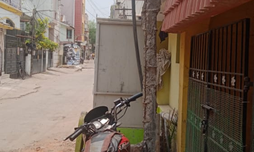 சேதமடைந்த மின்கம்பம்; ஆபத்து அதிகம் சேதமடைந்த மின்கம்பம்; ஆபத்து அதிகம்