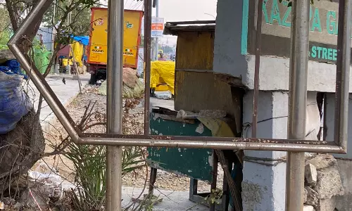 பெயர்பலகை எங்கே? பெயர்பலகை எங்கே?