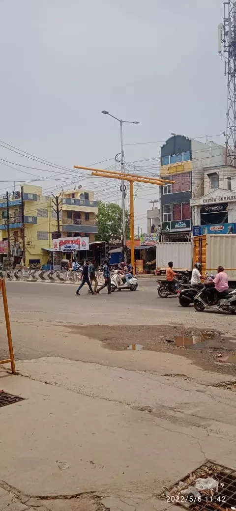 சிக்னல் இல்லாததால் சாலைவாசிகள் அவதி சிக்னல் இல்லாததால் சாலைவாசிகள் அவதி