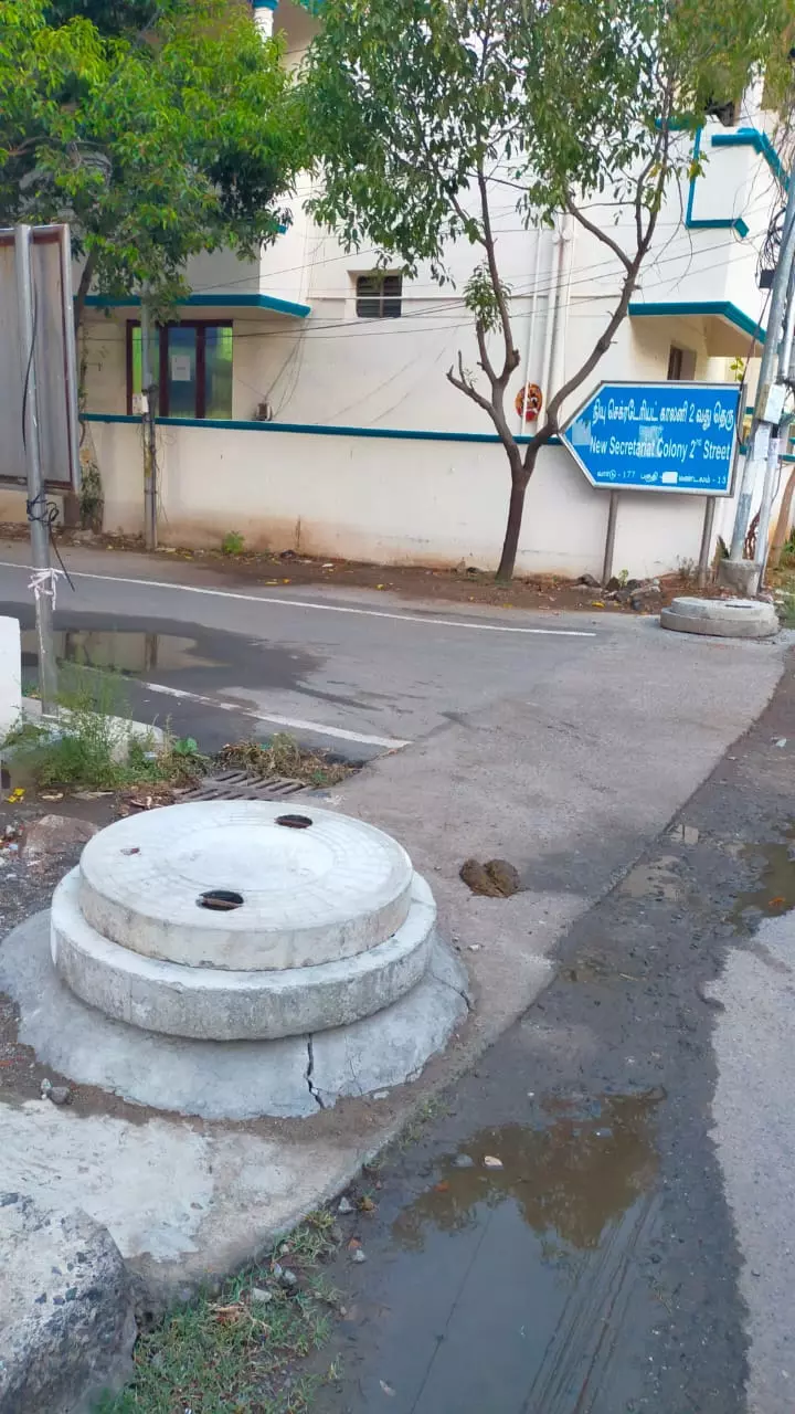 வடிகால்வாய்க்கு மூடி கிடைத்தது வடிகால்வாய்க்கு மூடி கிடைத்தது