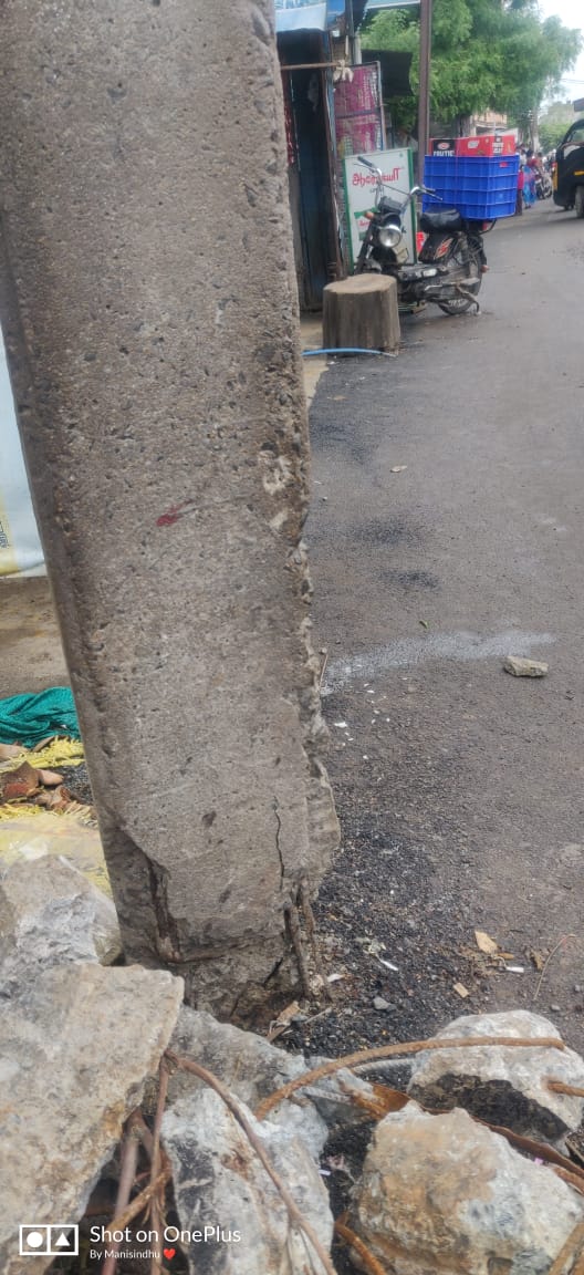 ஆபத்தான நிலையில் மின்கம்பம்