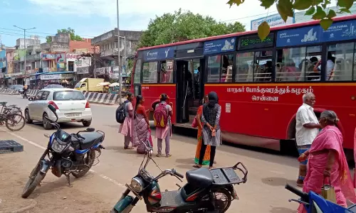 நிழற்குடை தேவை நிழற்குடை தேவை