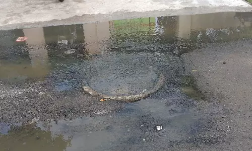 சாலையில் தேங்கும் கழிவுநீர்