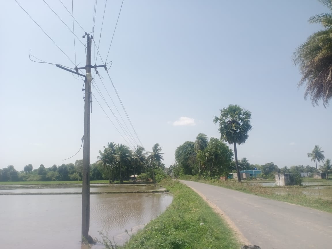 அபாயகரமான மின்கம்பம்