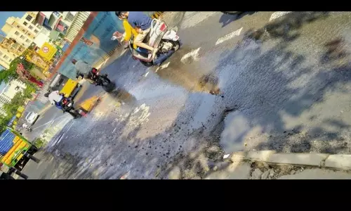 சாலையா! கழிவுநீருக்கு பாதையா!