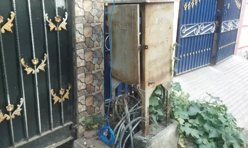 ஆபத்தான மின் இணைப்பு பெட்டி