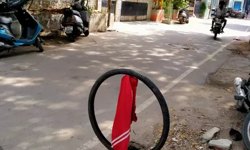 பள்ளம் மூடப்படுமா? பள்ளம் மூடப்படுமா?