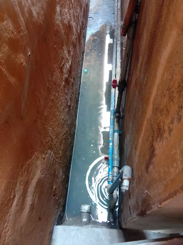 கழிவுநீர் அடைப்பு; துர்நாற்றத்தால் அவதி கழிவுநீர் அடைப்பு; துர்நாற்றத்தால் அவதி