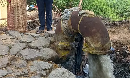 ஆற்றில் கலக்கும் கழிவுநீர்