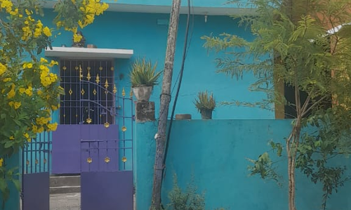 சாய்ந்த மின்கம்பம் தலைநிமிருமா?