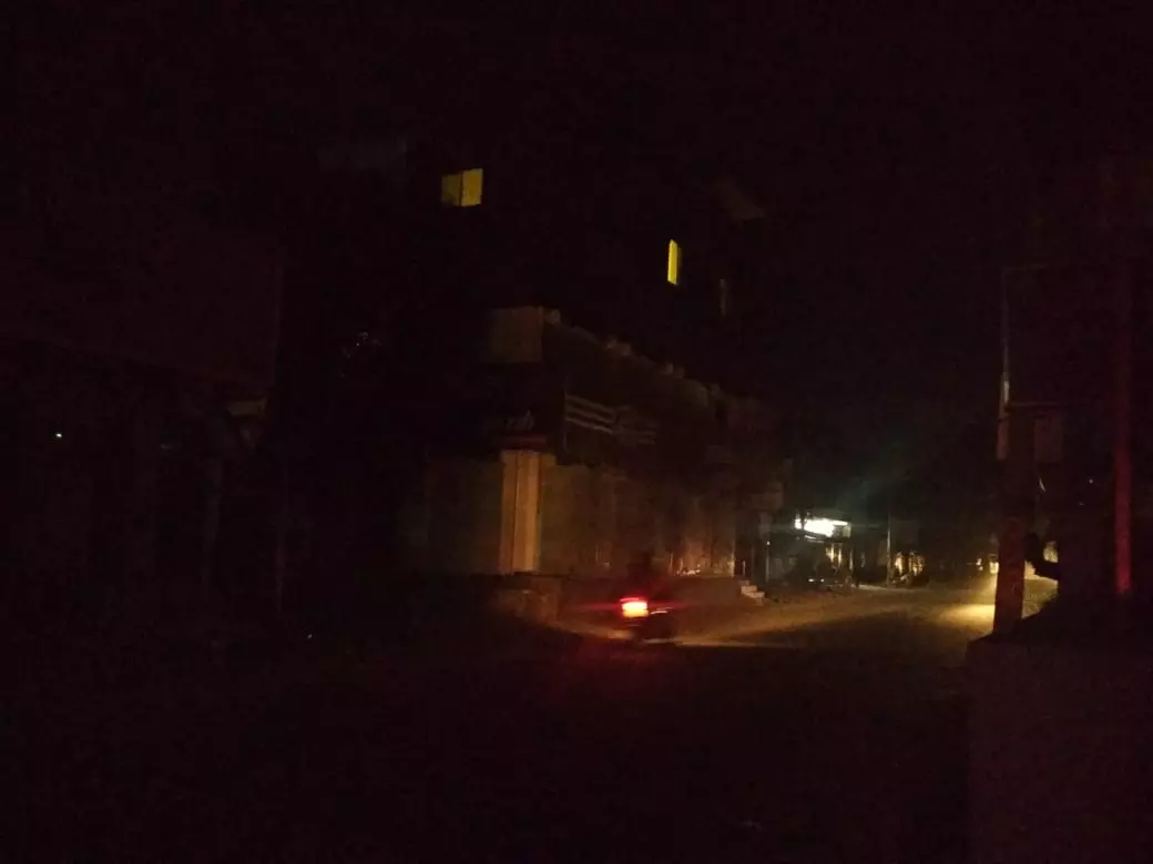 விளக்கு இல்லை, வெளிச்சமும் இல்லை விளக்கு இல்லை, வெளிச்சமும் இல்லை