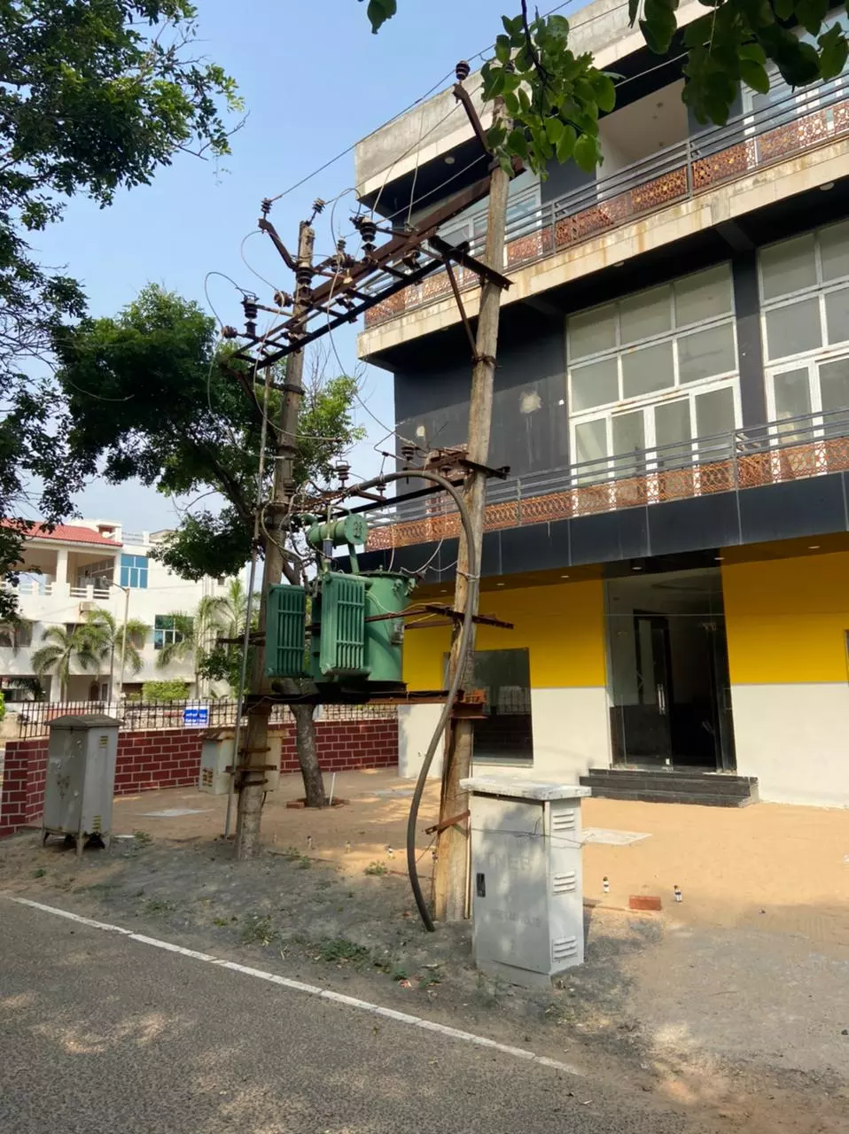 சாய்ந்த டிரான்ஸ்பார்மரும், பிரச்சினையும்