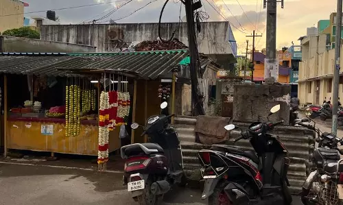 சாய்ந்த மின்கம்பம் தலை நிமிருமா? சாய்ந்த மின்கம்பம் தலை நிமிருமா?