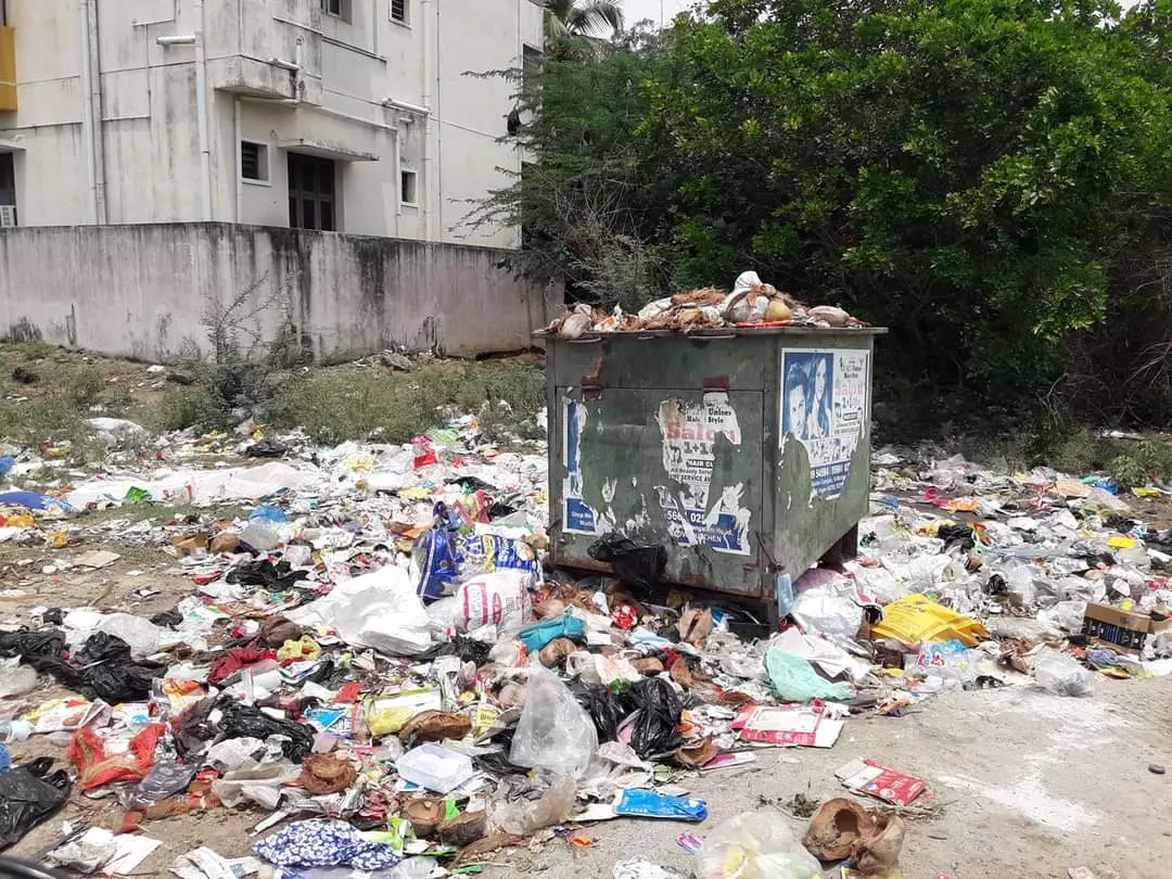 குவிந்திருக்கும் குப்பைகள் குவிந்திருக்கும் குப்பைகள்