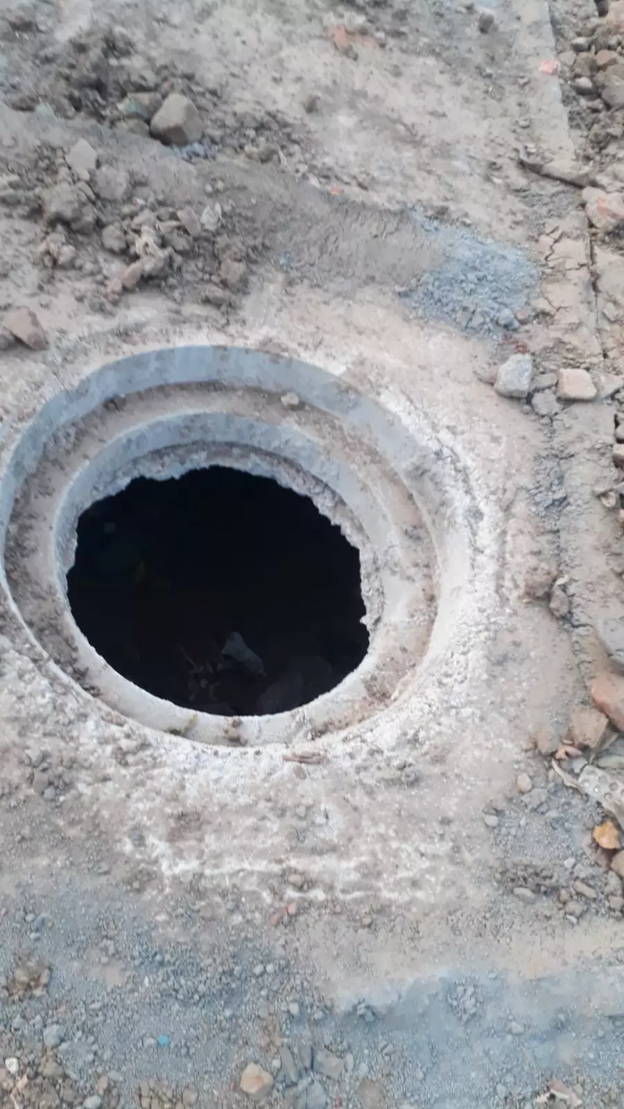 திறந்த நிலையில் வடிகால்வாய் திறந்த நிலையில் வடிகால்வாய்