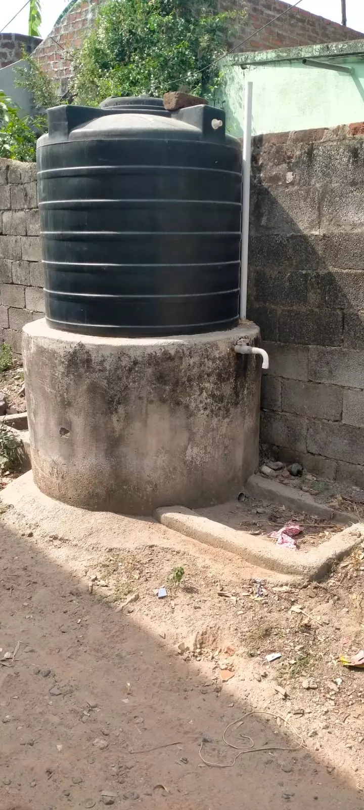 காட்சிப்பொருளான தண்ணீர் தொட்டி காட்சிப்பொருளான தண்ணீர் தொட்டி