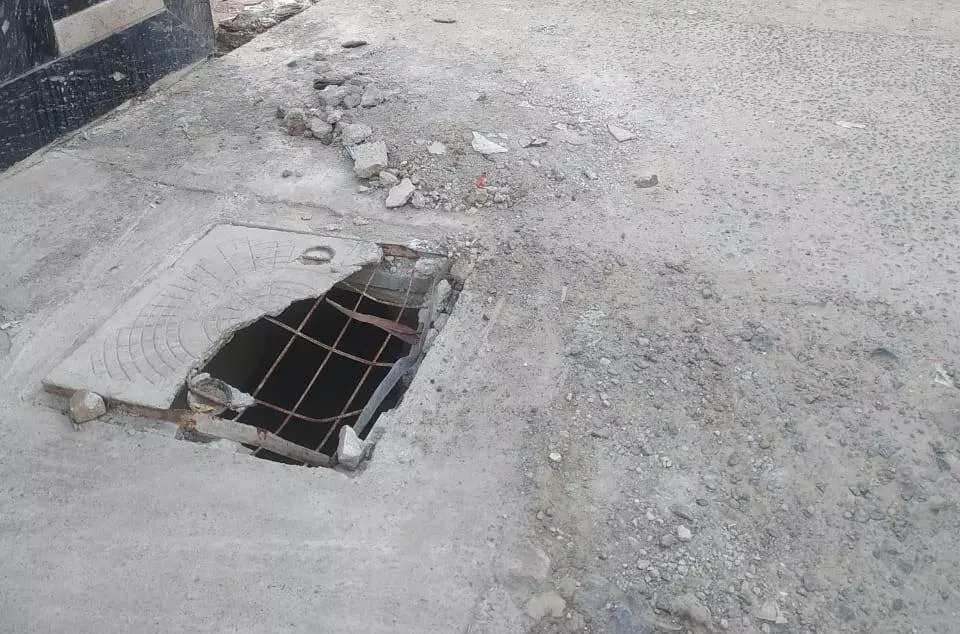 சேதமடைந்த மூடியால் ஆபத்து