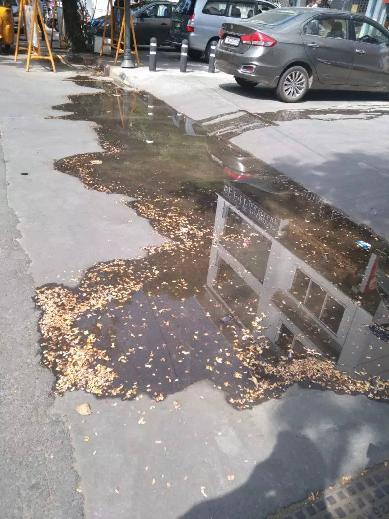 சாலையில் தேங்கும் கழிவுநீர் சாலையில் தேங்கும் கழிவுநீர்