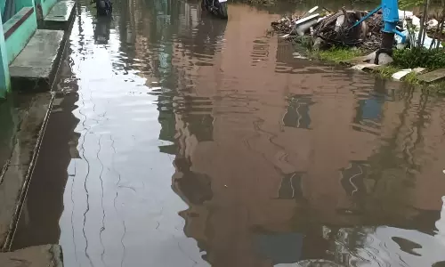 தேங்கி நிற்கும் கழிவுநீர்