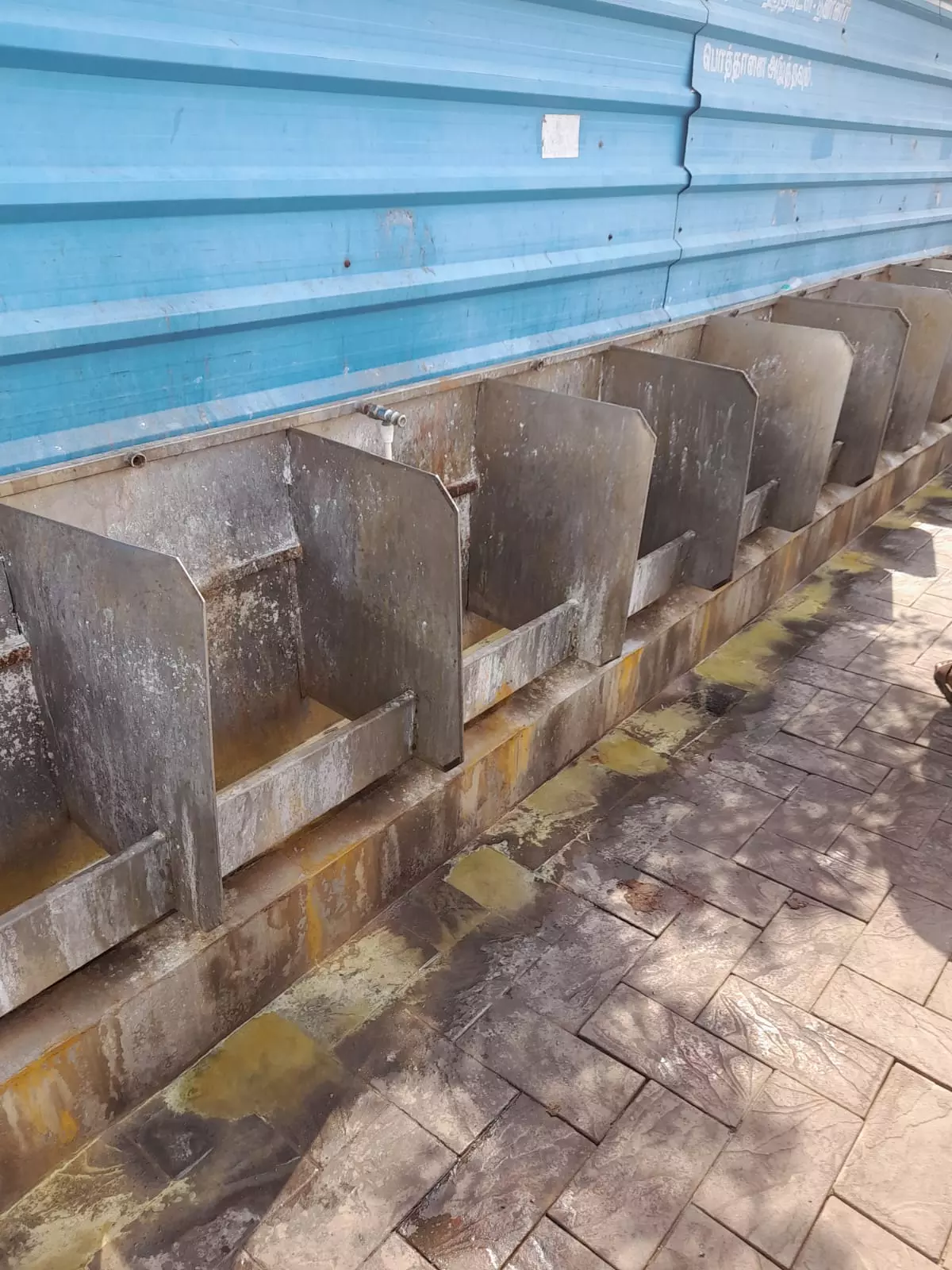 பராமரிப்பில்லாத கழிப்பிடம் பராமரிப்பில்லாத கழிப்பிடம்