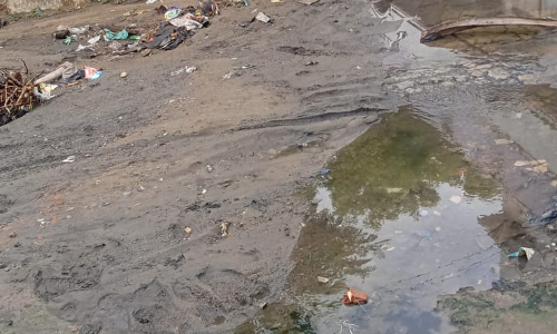 நடந்து செல்ல பாதை எங்கே?