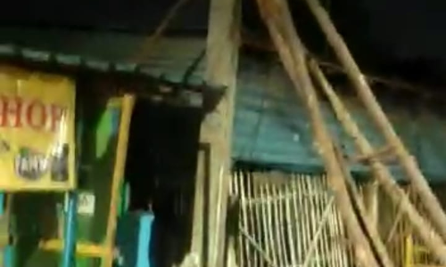 ஆபத்தான மின்கம்பம்