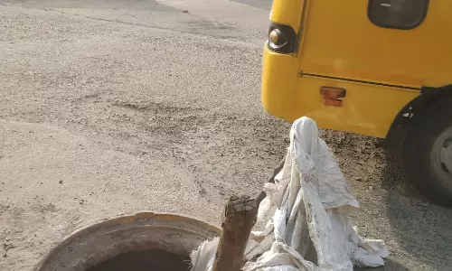 மூடி இல்லாத பாதாள சாக்கடை