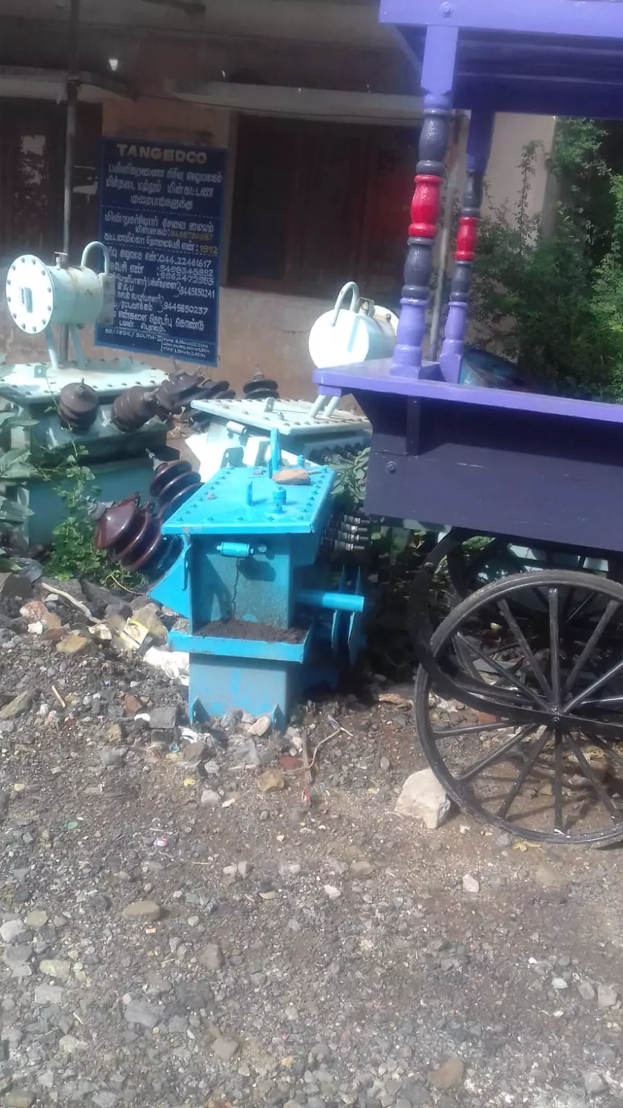 யாருக்கும் பயன்படாத மின்மாற்றி