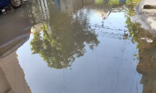 சாலையில் தேங்கும் கழிவுநீர்