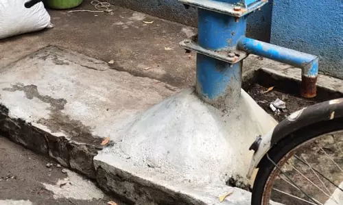 பழுதடைந்த அடிபம்பு