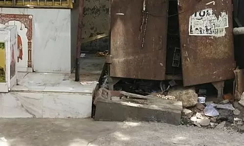 மோசமான நிலையில் மின் இணைப்பு பெட்டி